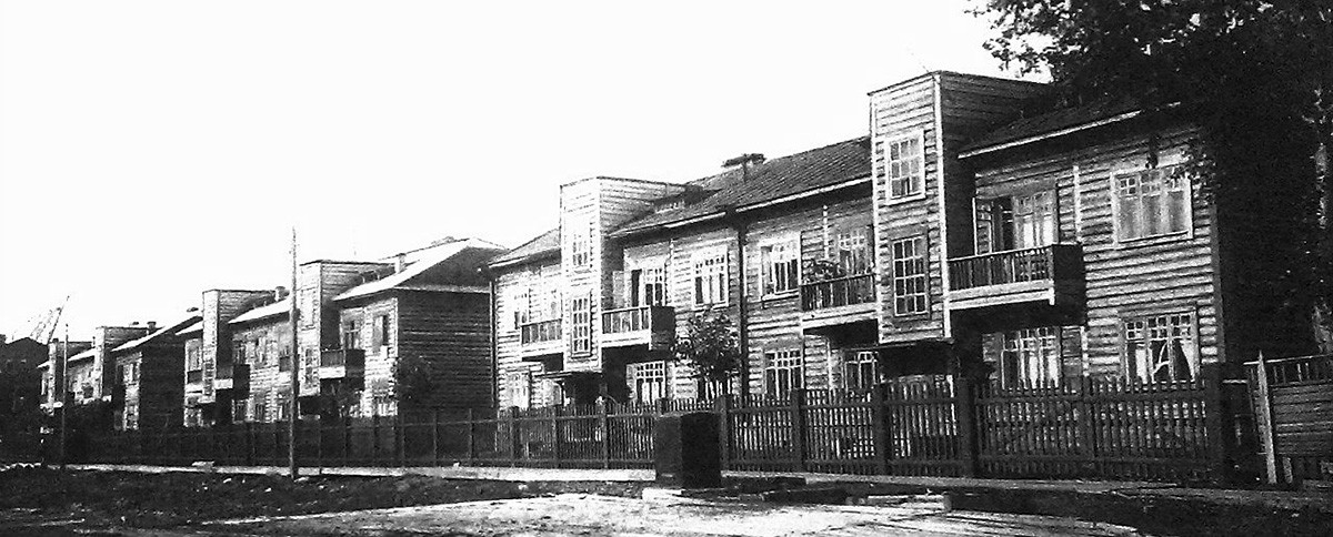 Bâtiments constructivistes en bois des années 1930 : logements pour les professeurs de l’université locale. N°3-7 de la rue Severodvinskaïa
