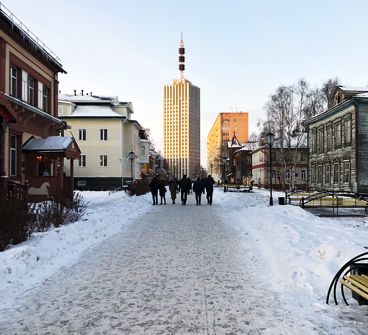 Chumbara-Luchinskogo street, the main location for historic wooden structures in Arkhangelsk meeting Brezhnev-era buildings