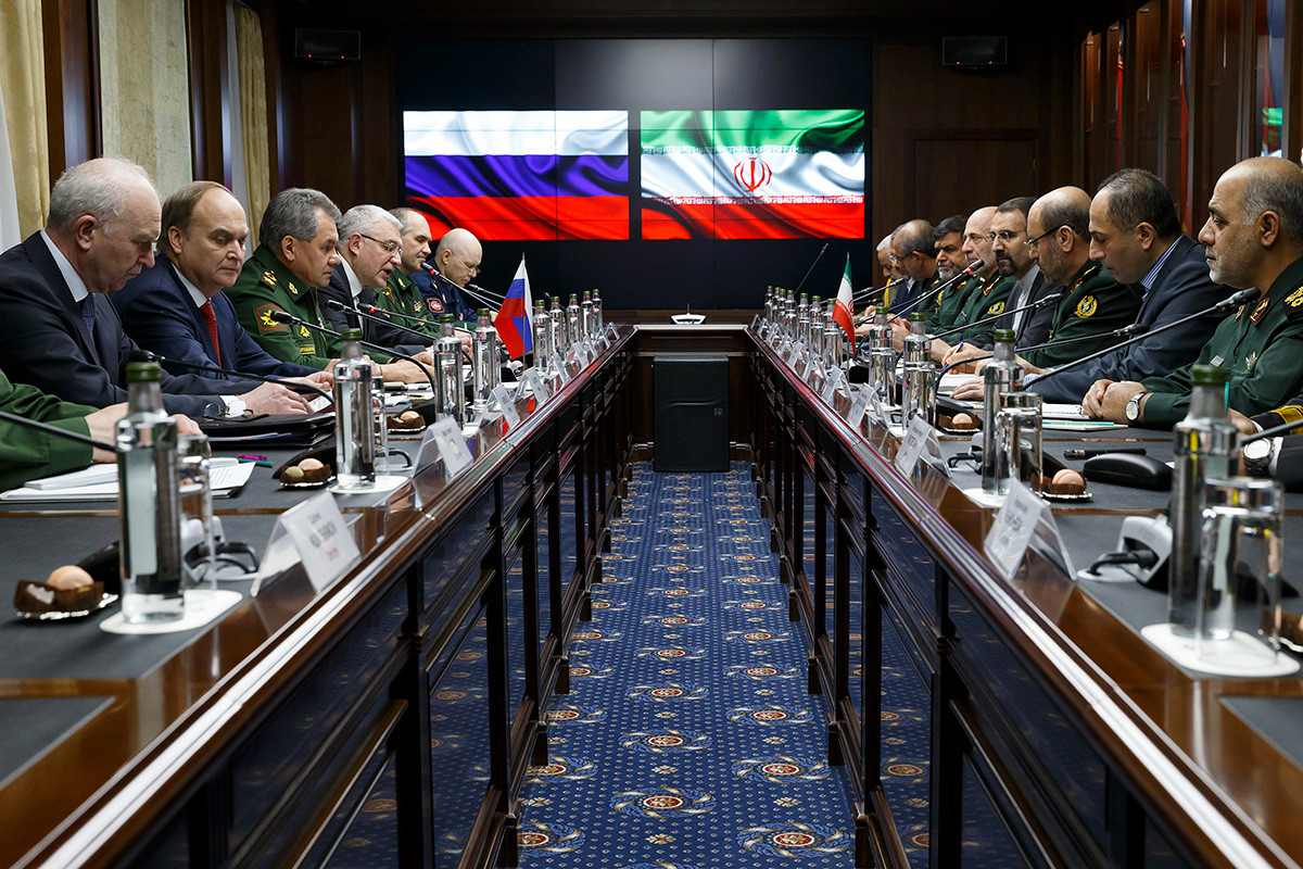 Russian Defense Minister Sergei Shoigu, third left, and Iranian Defense Minister Hossein Dehghan, third right, at a meeting in Moscow. 2016.