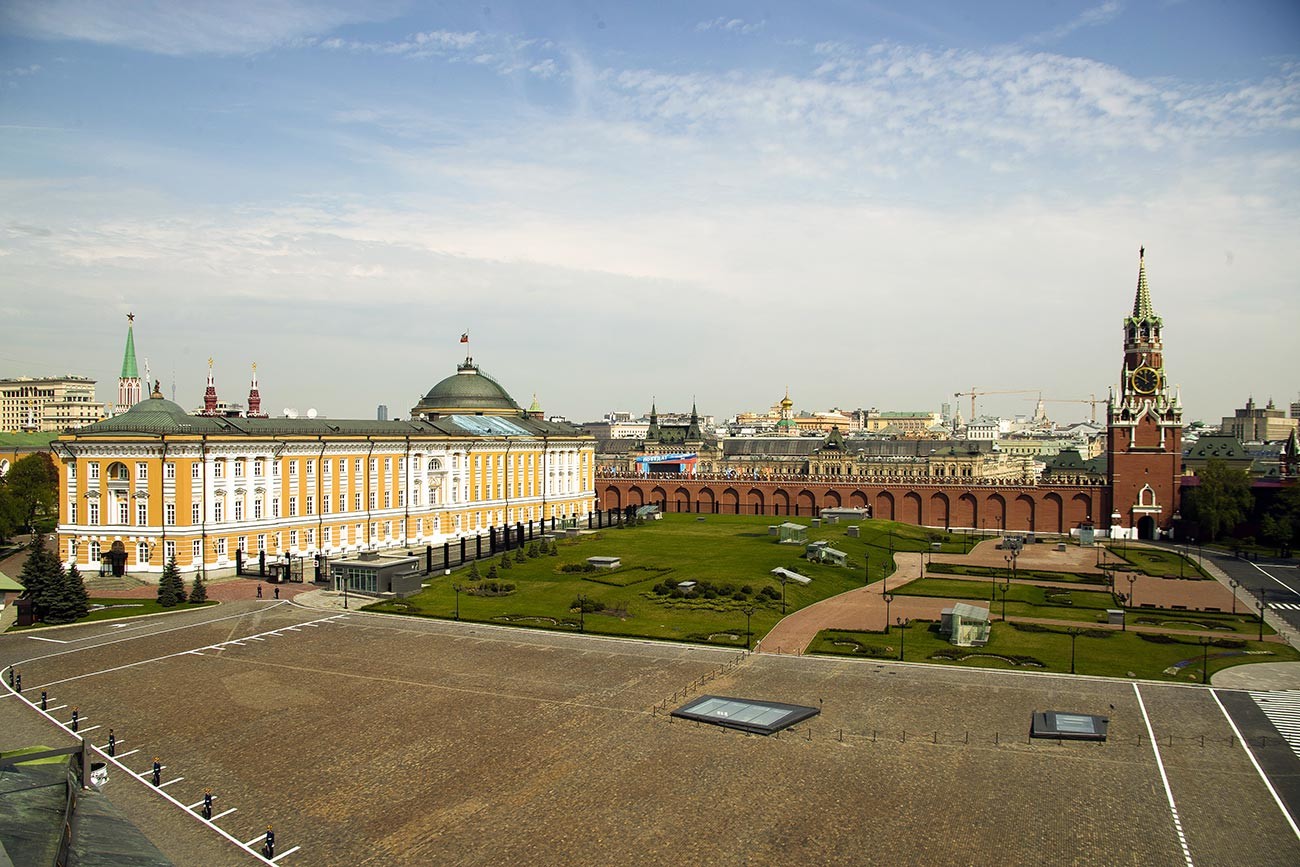 The Senate building on the Ivnovskaya Square.
