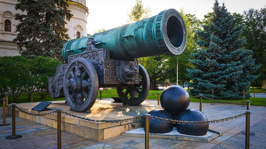 Tsar Cannon at the Kremlin. 