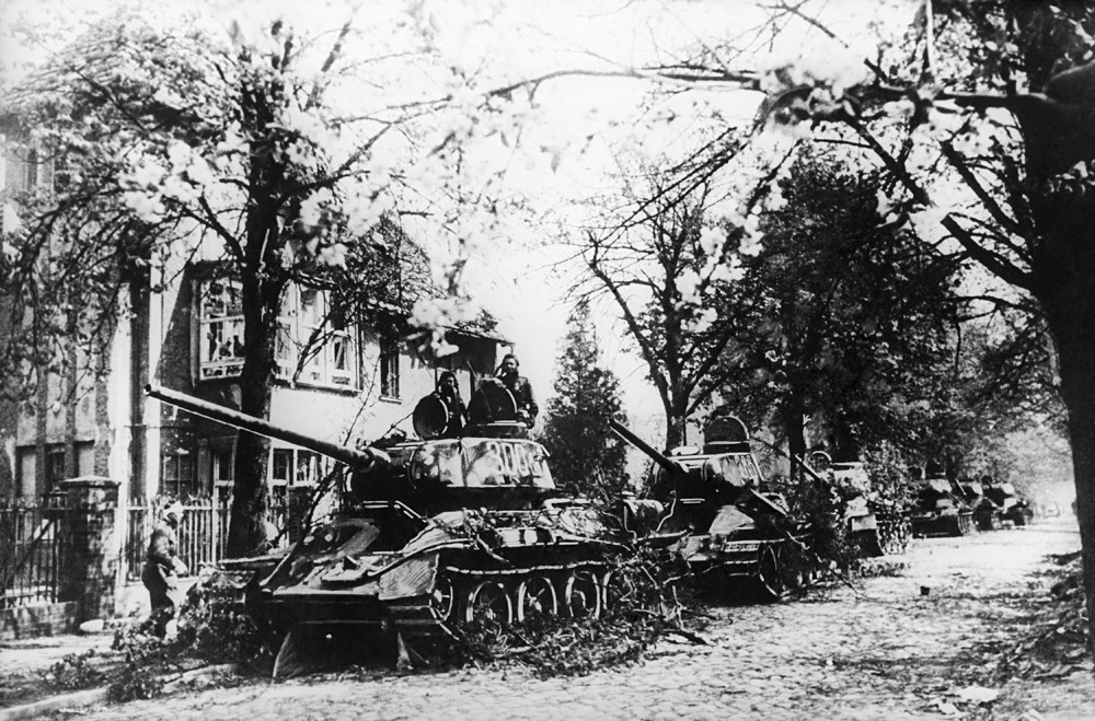 Sovjetski tenkovi ispred Berlina
