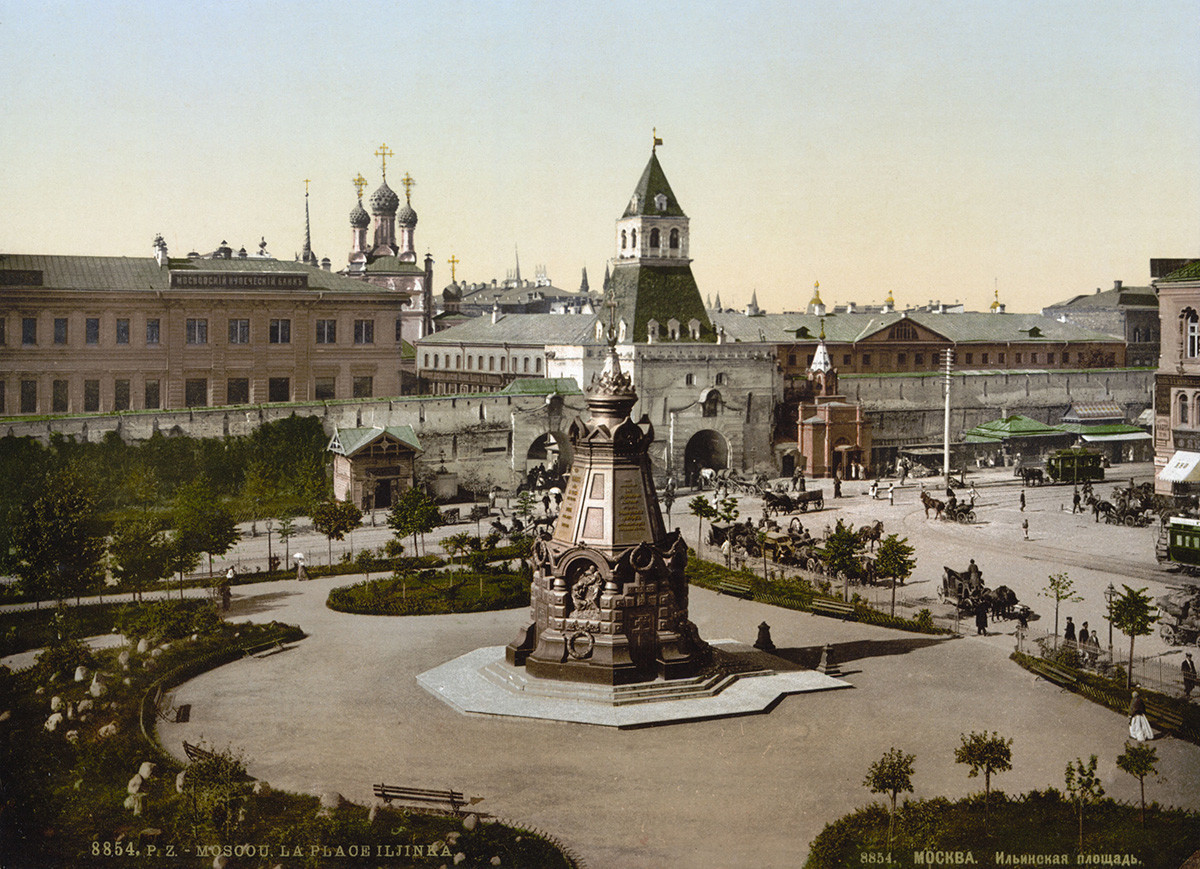 Razglednica iz 19. stoletja: Kapela-spomenik padlim pod Plevno na trgu Iljinka, Kitaj-gorod, Moskva