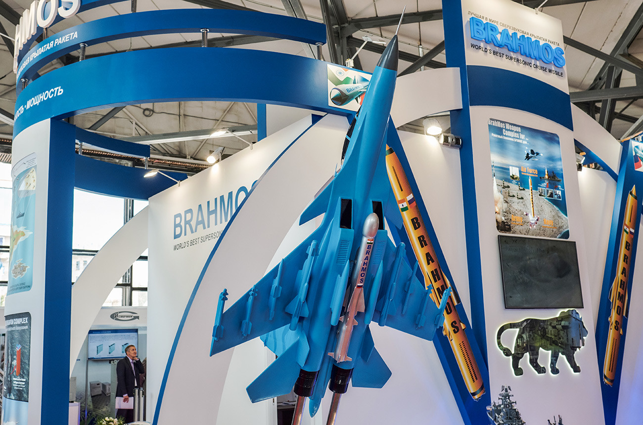 El 'stand' de la empresa conjunta ruso-india BrahMos en la Feria Naval Internacional de San Petersburgo.