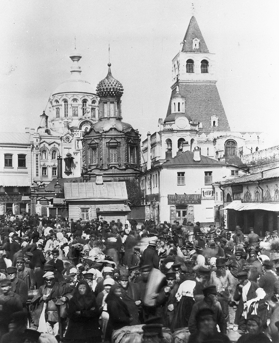 キタイ・ゴロドのニコルスキー門辺り、モスクワ、19世紀末