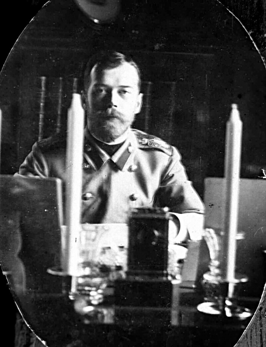 Nicolas II prenant un selfie dans son bureau, 1900