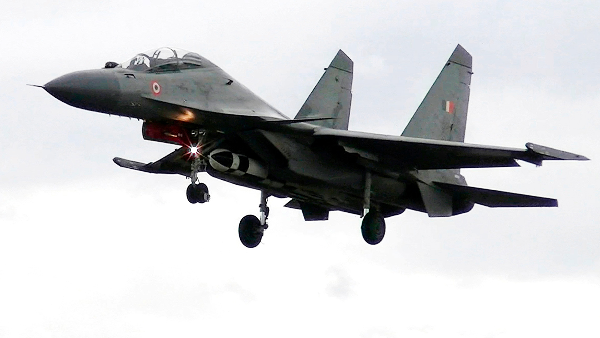 Ovu fotografiju je objavilo indijsko ratno zrakoplovstvo 22. svibnja 2019. godine. Napravljena je 2017. godine na nepoznatoj lokaciji. Lovac Su-30MKI 