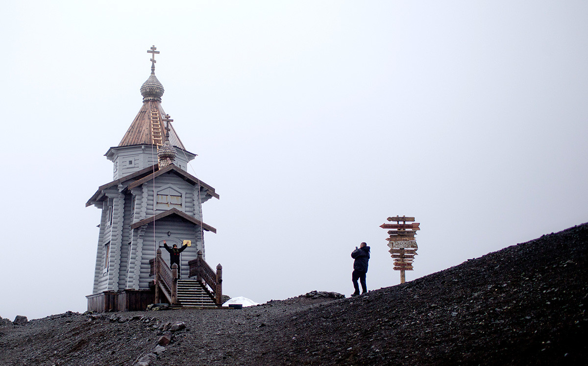 Црква Свете Тројице на територији руске поларне станице „Белингсхаузен”
