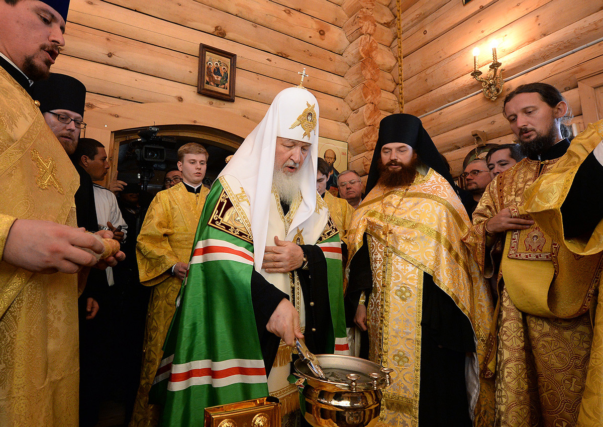 ロシア正教会のキリル総主教が極地基地「ベーリングスハウゼン」の至聖三者教会で礼拝を行っている。