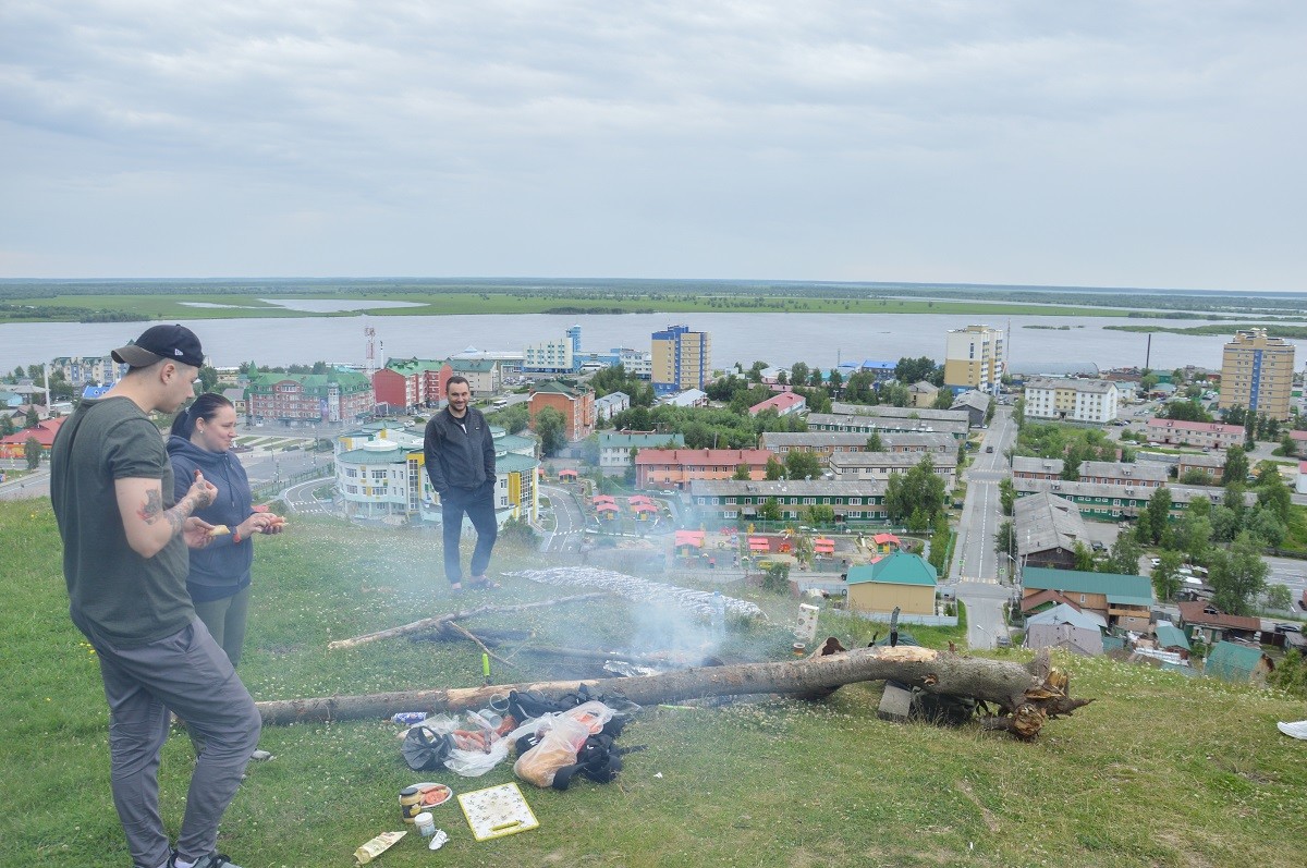 Pique-nique avec des amis du coin, à Khanty-Mansiïsk (Sibérie).