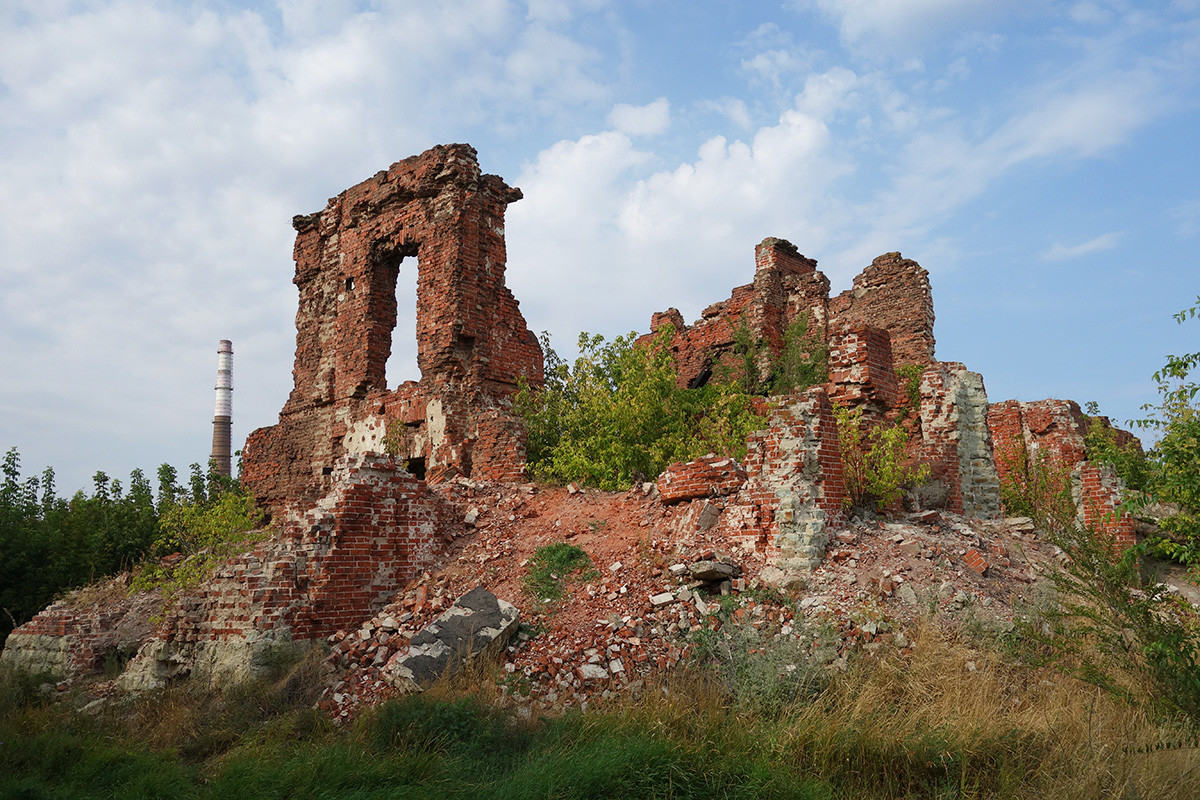 Die Ruinen des ehemaligen Hauses des Direktors der Barrikaden-Fabrik, in dem sich der Kommandoposten der 138. Infanteriedivision befand.