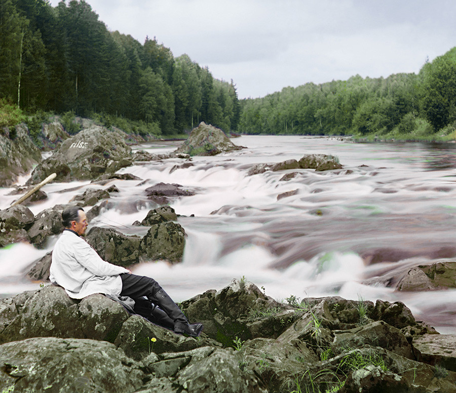 Prokudin-Gorski pored slapa Kivač, Olonjecka gubernija, 1915.

