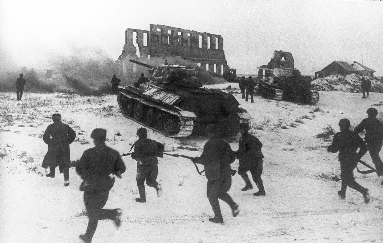 Војници Совјетске Армије за време напада. Стаљинград. 1943. година. Велики отаџбински рат 1941-1945.