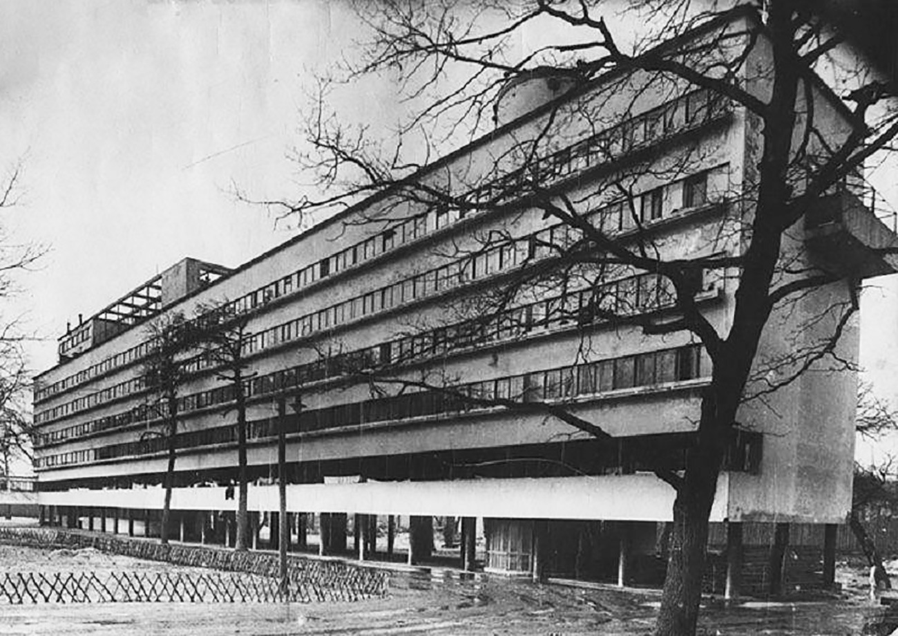 Narkomfin building in the 1930s.