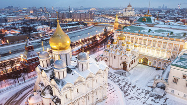 Магични ФОТОГРАФИИ на московскиот Кремљ во СНЕГ!