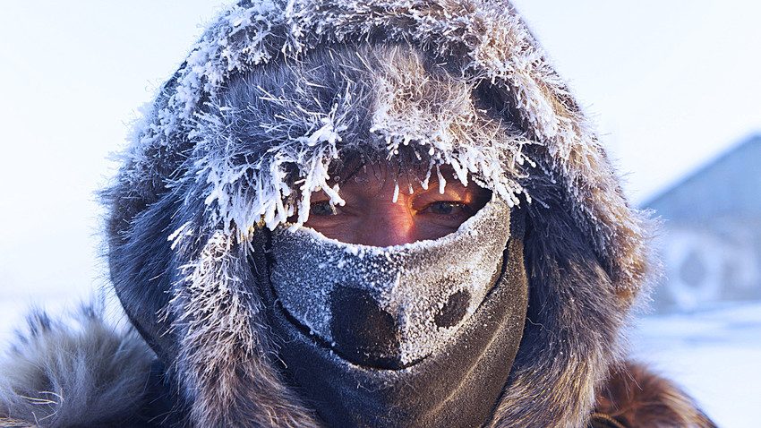 Seorang turis Norwegia di Oimyakon, saat suhu turun ke -47 °C.