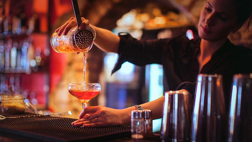 So kann man auch Cocktails „mixen“ (VIDEO) - Russia Beyond DE
