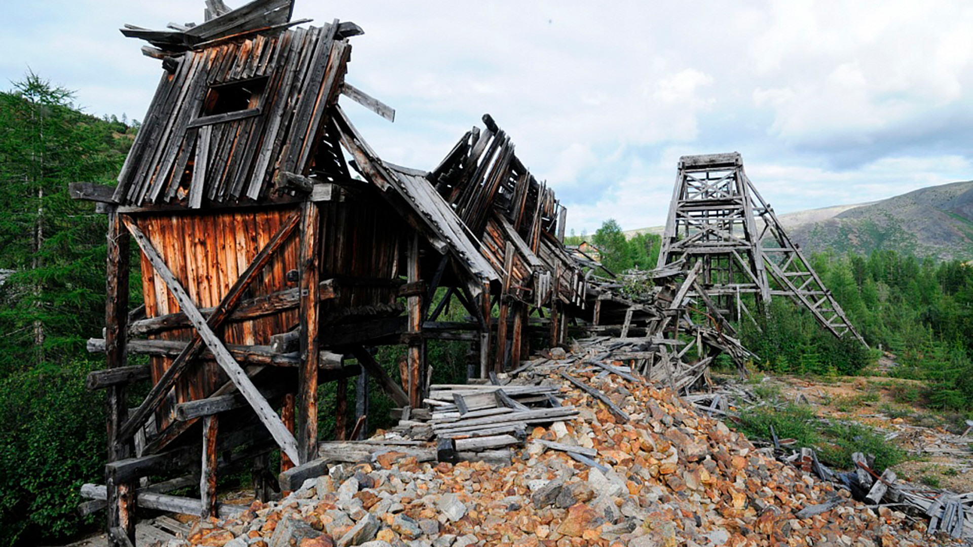 El campamento de Dnieper y una mina en la región de Magadán, 2014