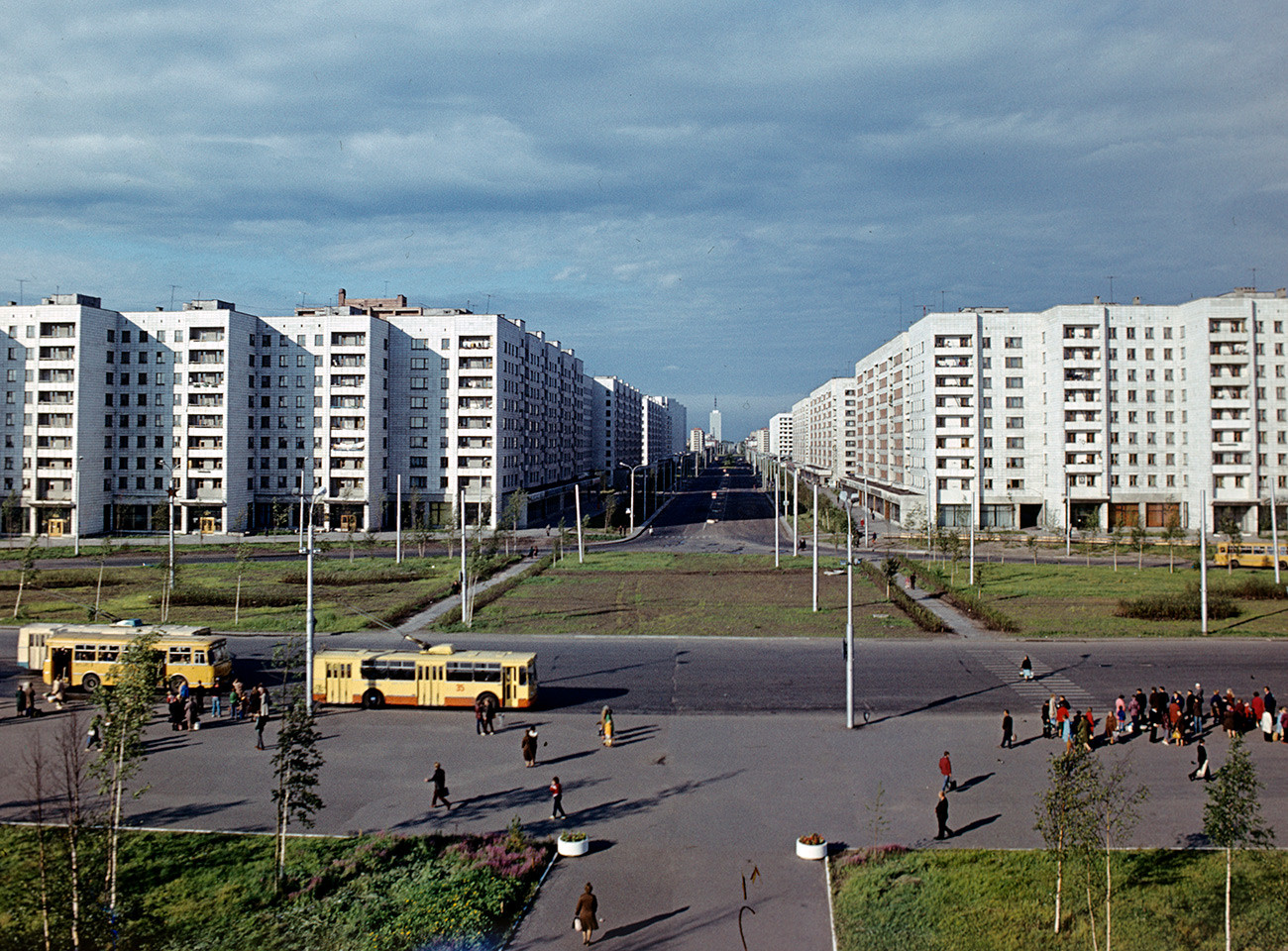 Brejnevkas flambant neufs en 1981, Arkhangelsk.