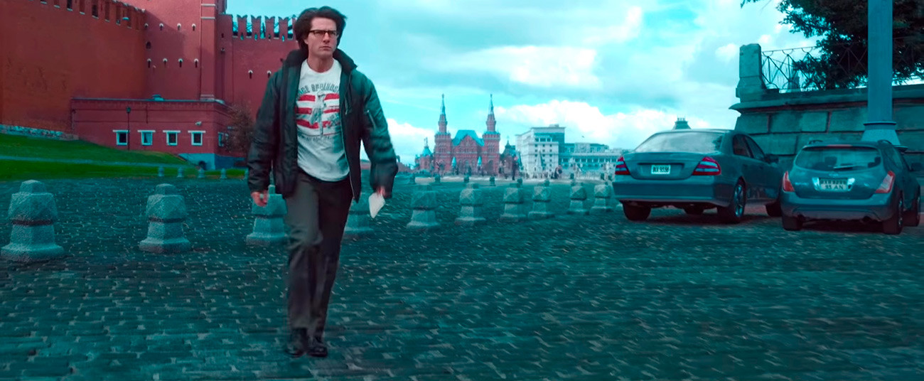 As Tom Cruise walks away from fictional about-to-explode double of the Kremlin, the parked cars bear decidedly non-Russian license plates
