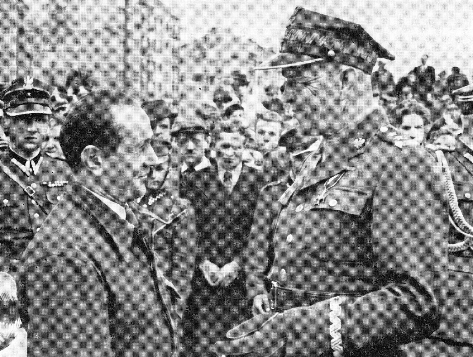 Egmunt Berling (desno) v Pragi leta 1945