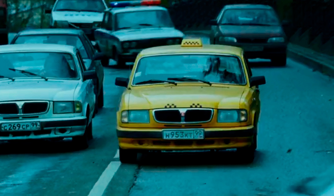Automobilska potjera je snimljena na pravim moskovskim ulicama u pravim moskovskim taksijima - no njih danas u Moskvi više ne možete vidjeti.