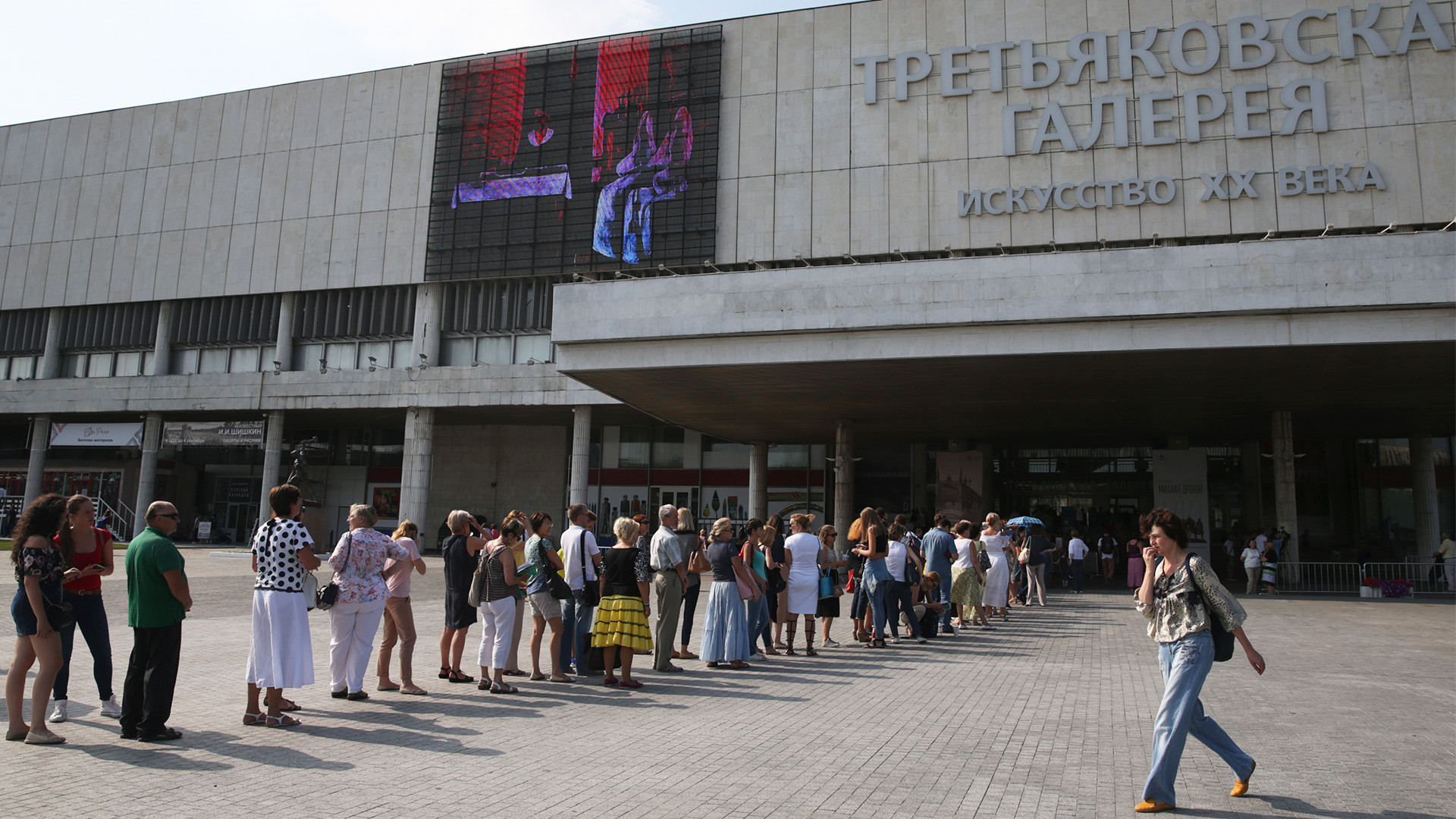 Queue pour l'exposition coïncidant avec le bicentenaire du peintre Ivan Aïvazovski