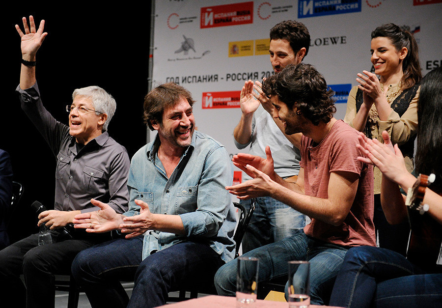 Conferencia de prensa con Javier Bardem en Moscú (el video en el metro fue eliminado)