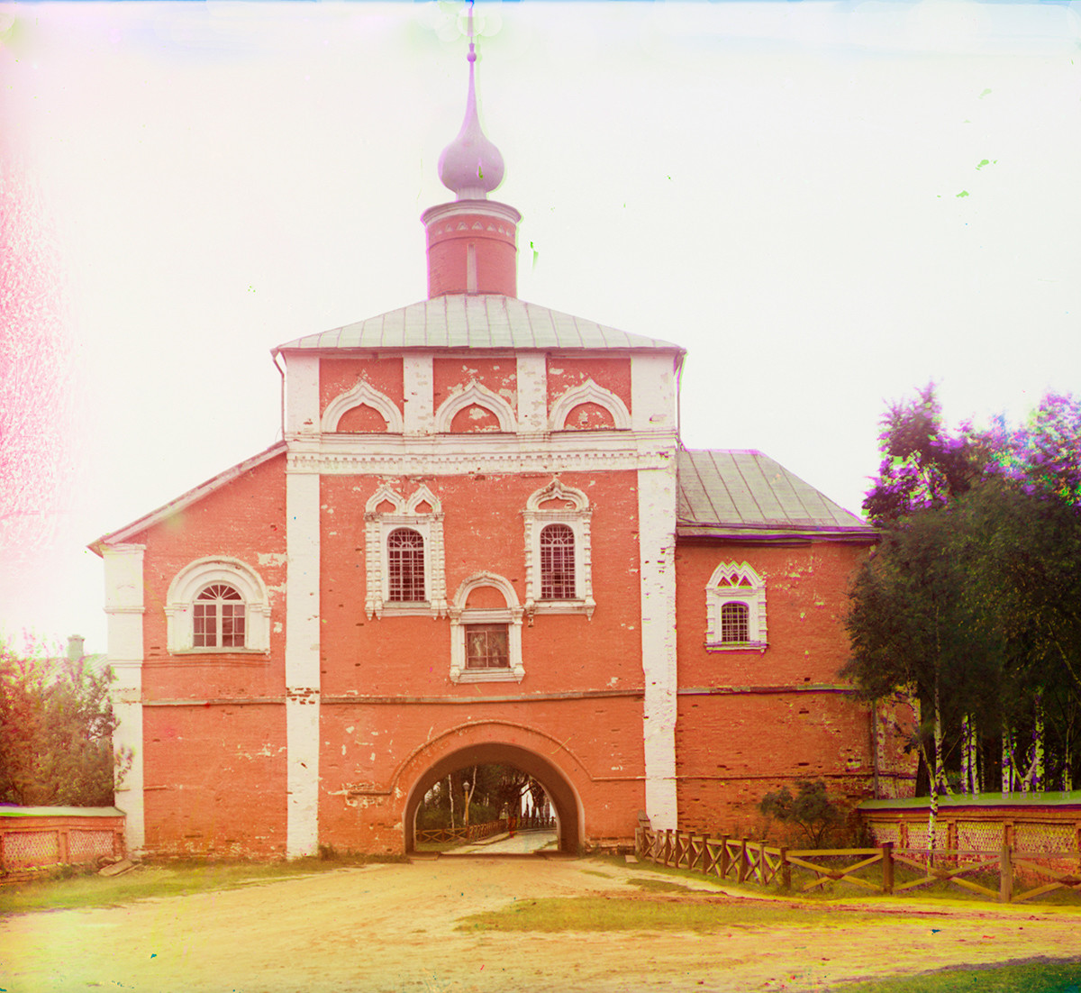 Savior-St. Evfimy Monastery. Church of the Annunciation over Holy Gate, south view. Summer 1912
