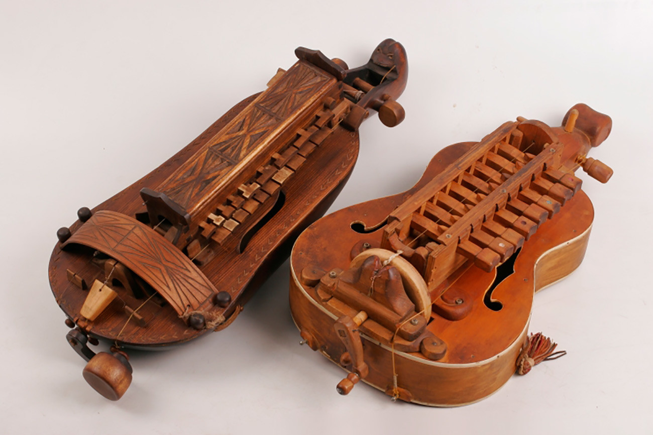 Russian ancient hurdy-gurdy