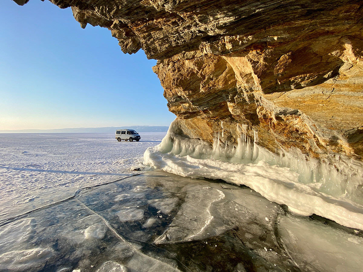 Il Sobol è il mezzo di trasporto più utilizzato in inverno per attraversare la superficie ghiacciata del lago