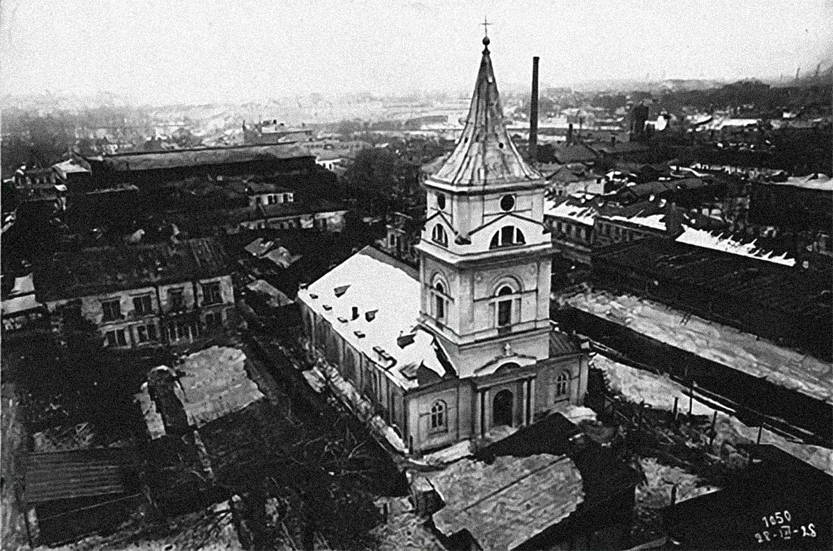 Лутеранска црква св. Михаил. Била на местото на центарот ЦАГИ (Централен аерохидродинамички институт) на аголот на улиците Радио и Новокирочната улица. Урната е во 1928 година.