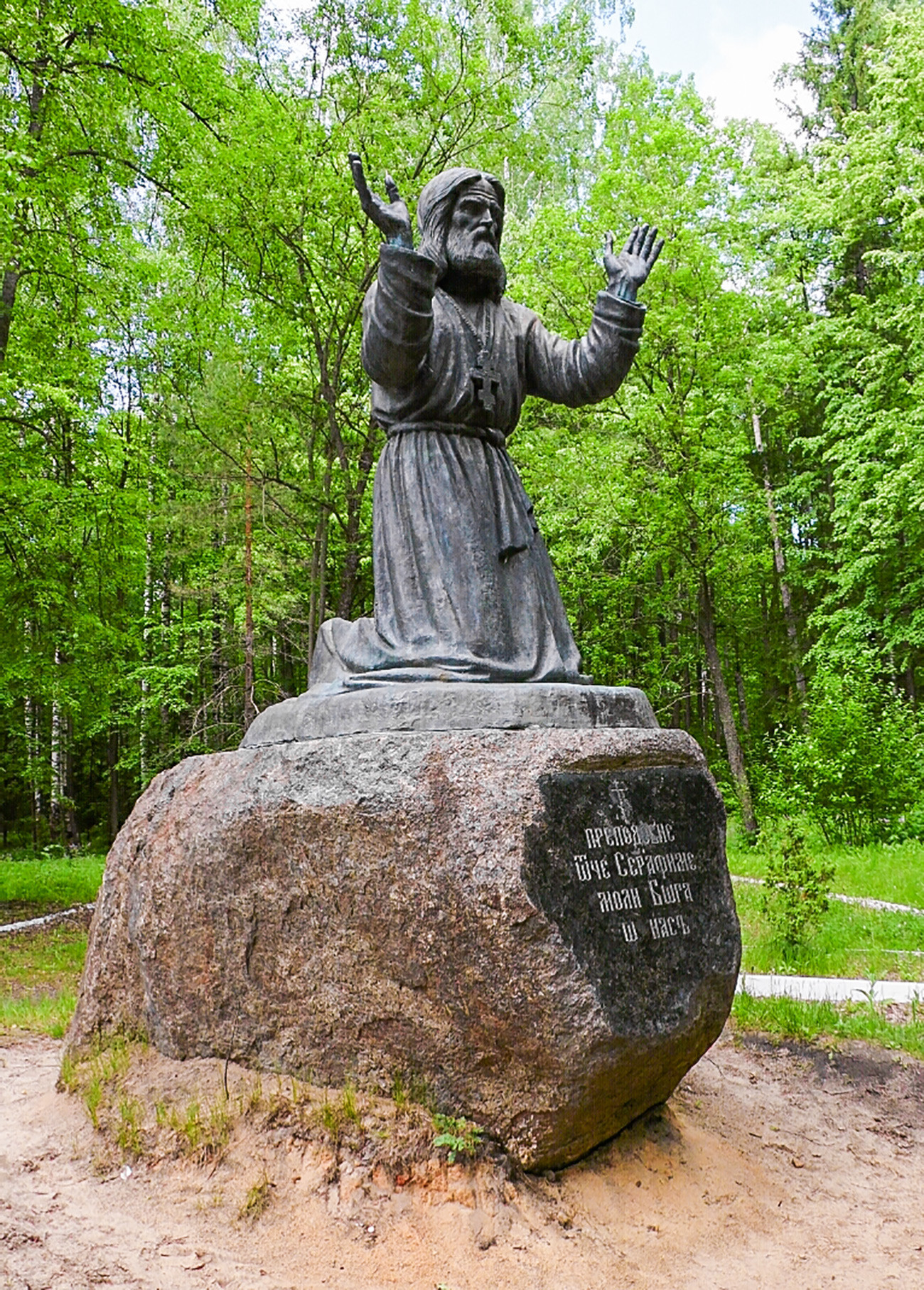 Denkmal für den Heiligen Seraphim von Sarow