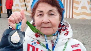 Осумдесет и тригодишна Русинка победи на светското првенство во зимско пливање