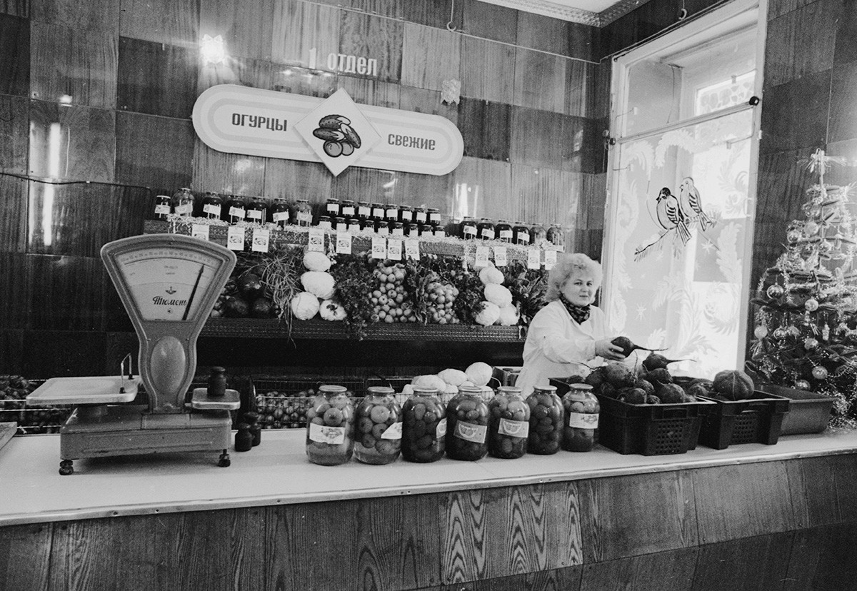 At the central corporate farm shop in Perm, 1989.