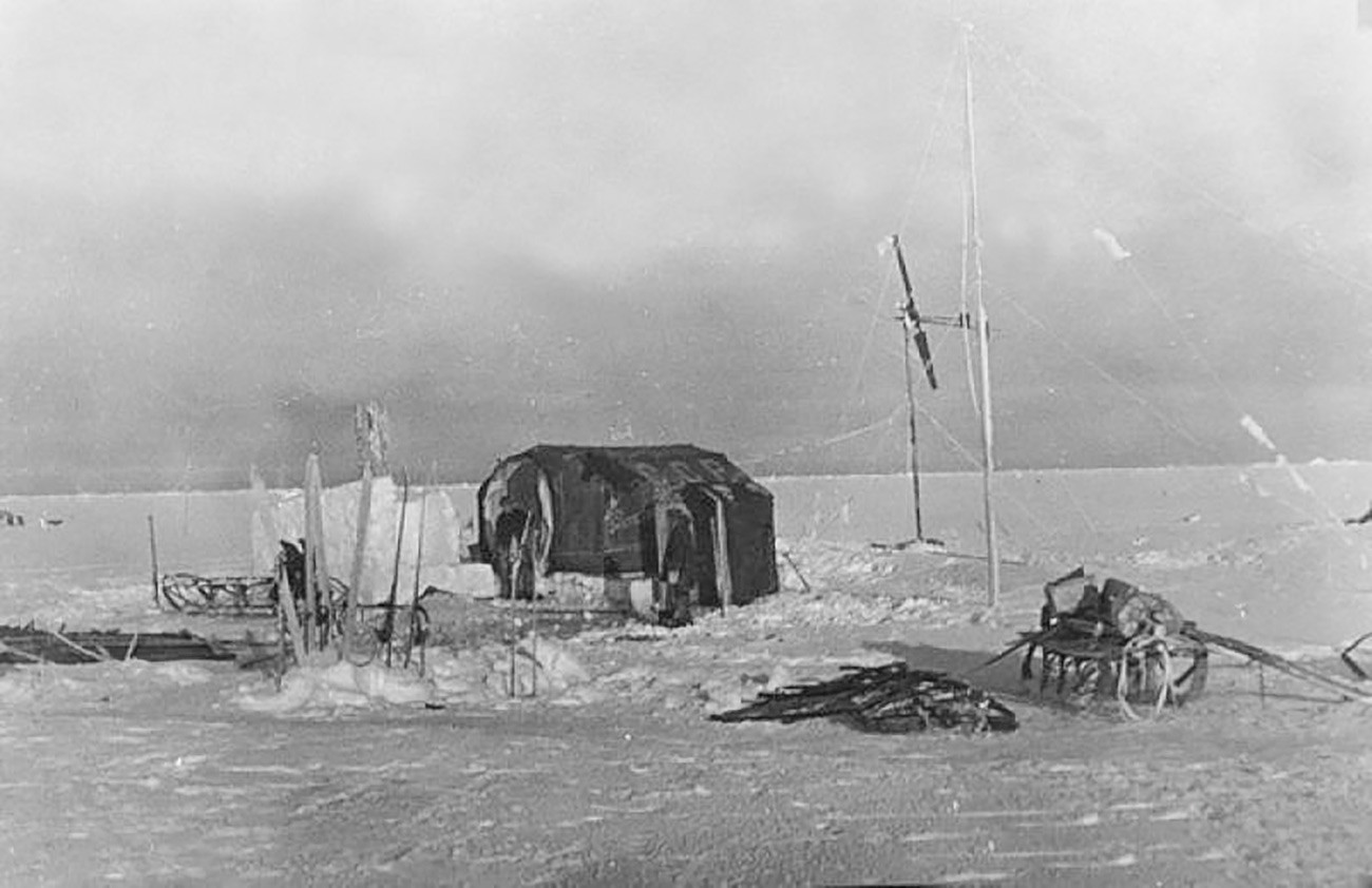 世界初の極地科学研究用漂流基地「セーヴェルヌイ・ポーリュス-1」（「北極1」）