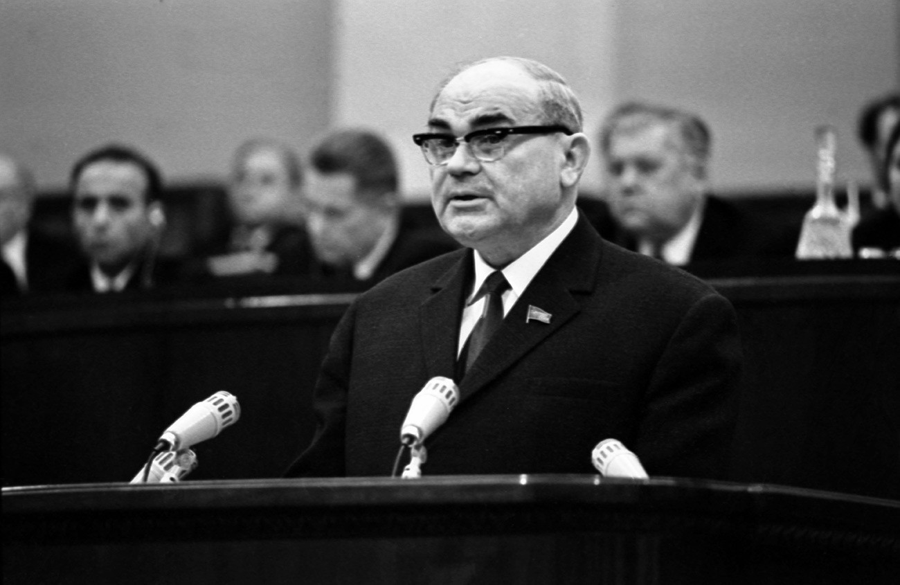 Николај Бајбаков, заменик-претседател на Советот на министри на СССР и претседател на Државниот комитет за планирање.