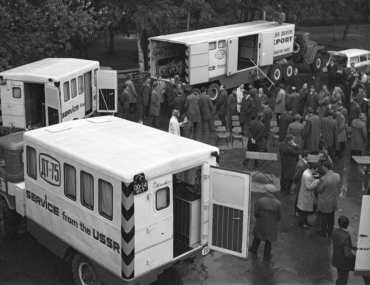 This school on wheels was created the Volgograd tractor plant for machine operators in Poland, 1975.