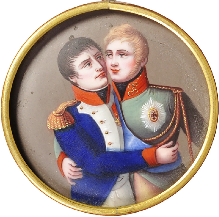 Француски медаљон направљен после Тилзитског мира. Приказани су француски и руски император како се грле.