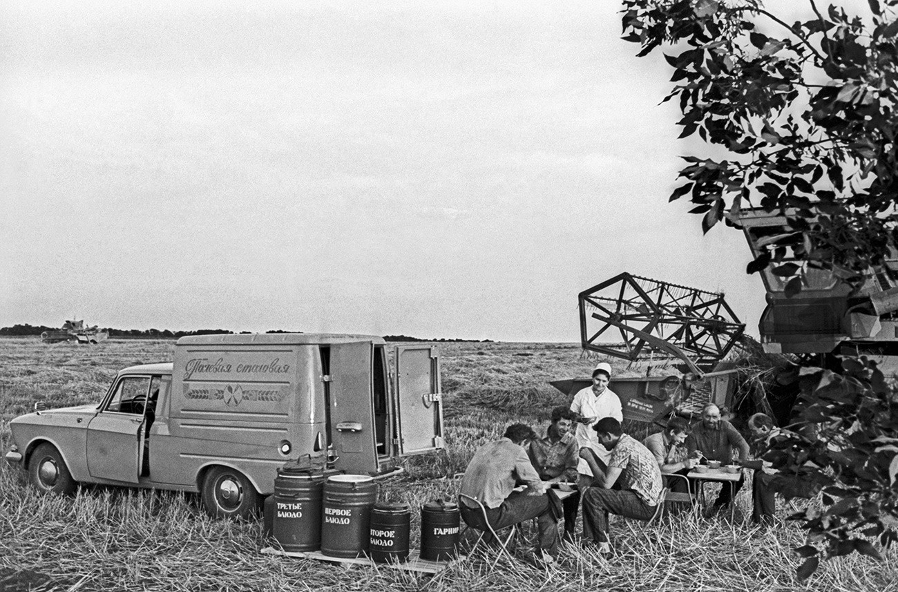 Cucina da campo al sovkhoz Januzhevskij,Territorio di Stavropol, 1977
