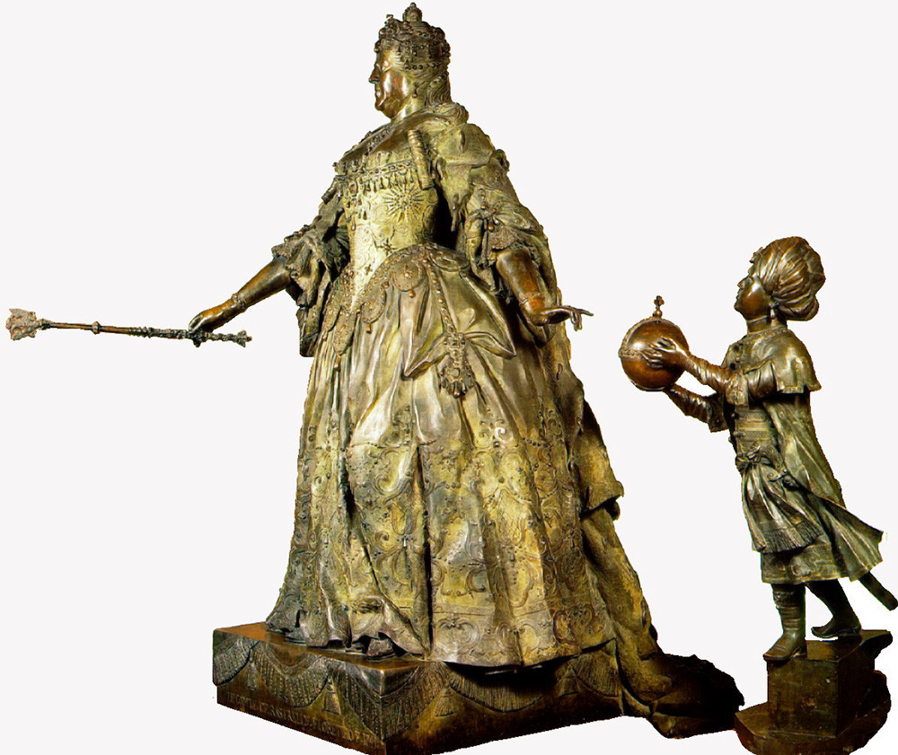 “Anna Ioannovna com menino mouro”, estátua de bronze, 1741, de Carlo Bartolomeo Rastrelli