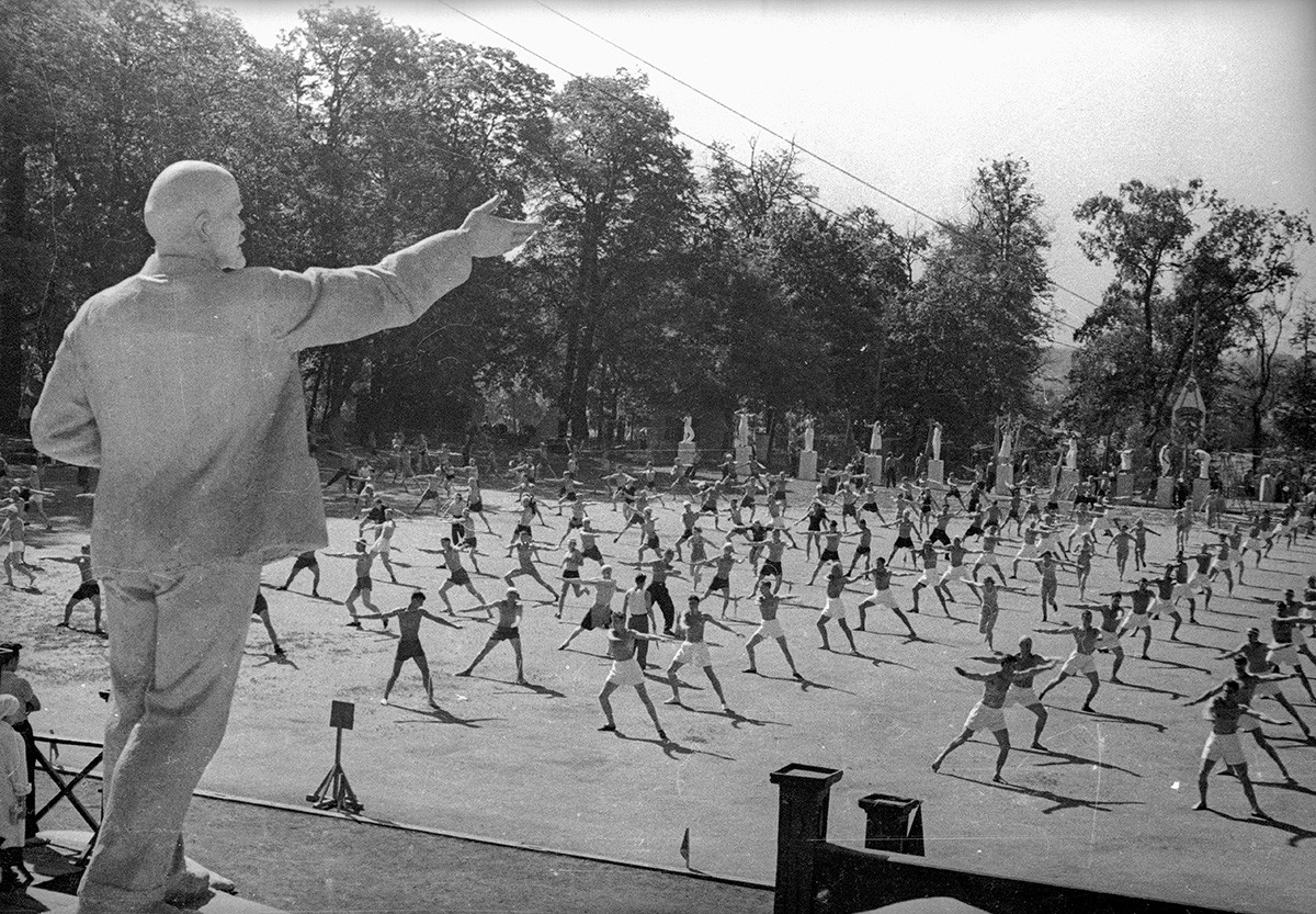 朝の体操、1938年