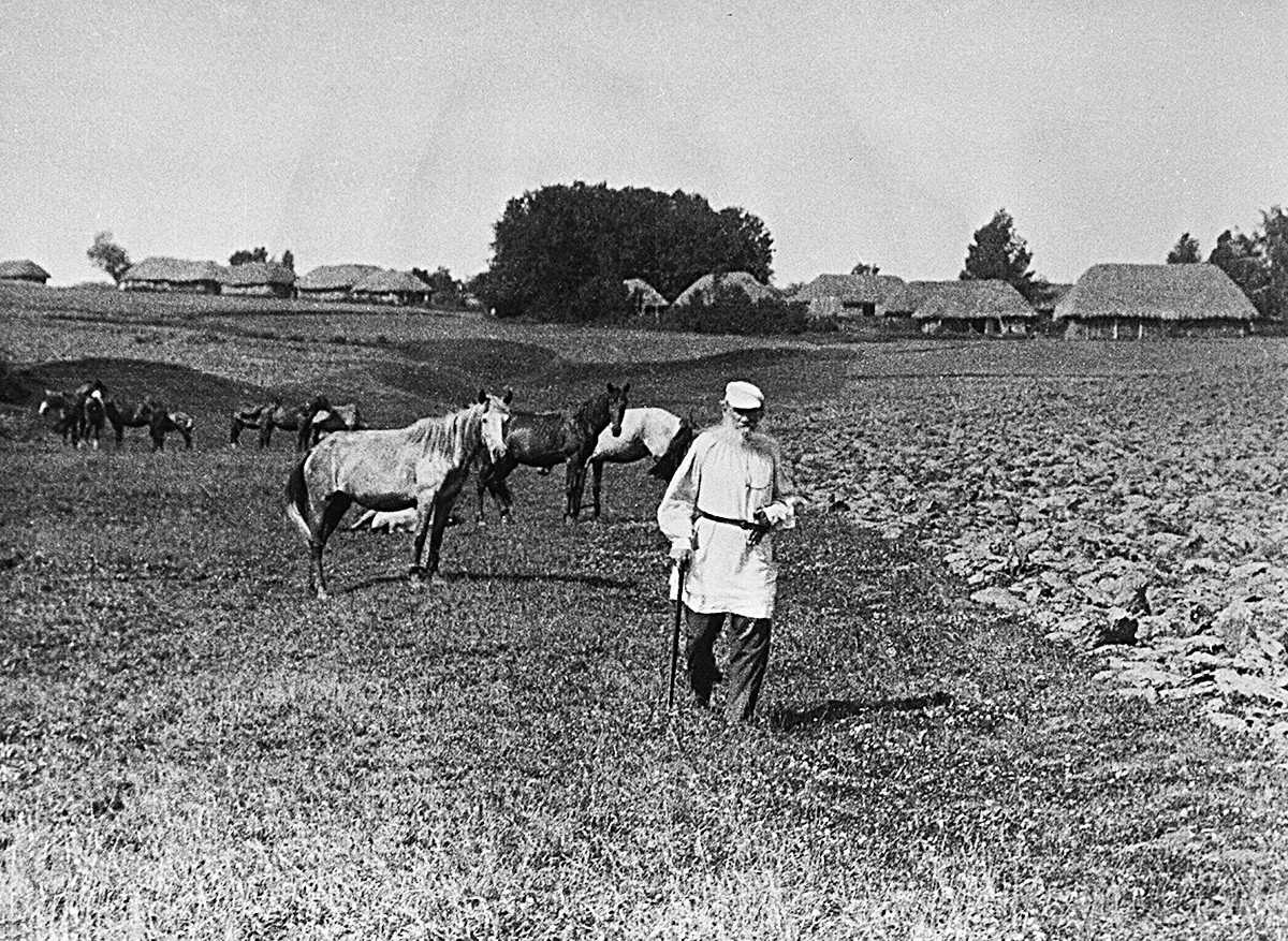 Tolstoy in a peasant robe walking in Yasnaya Polyana