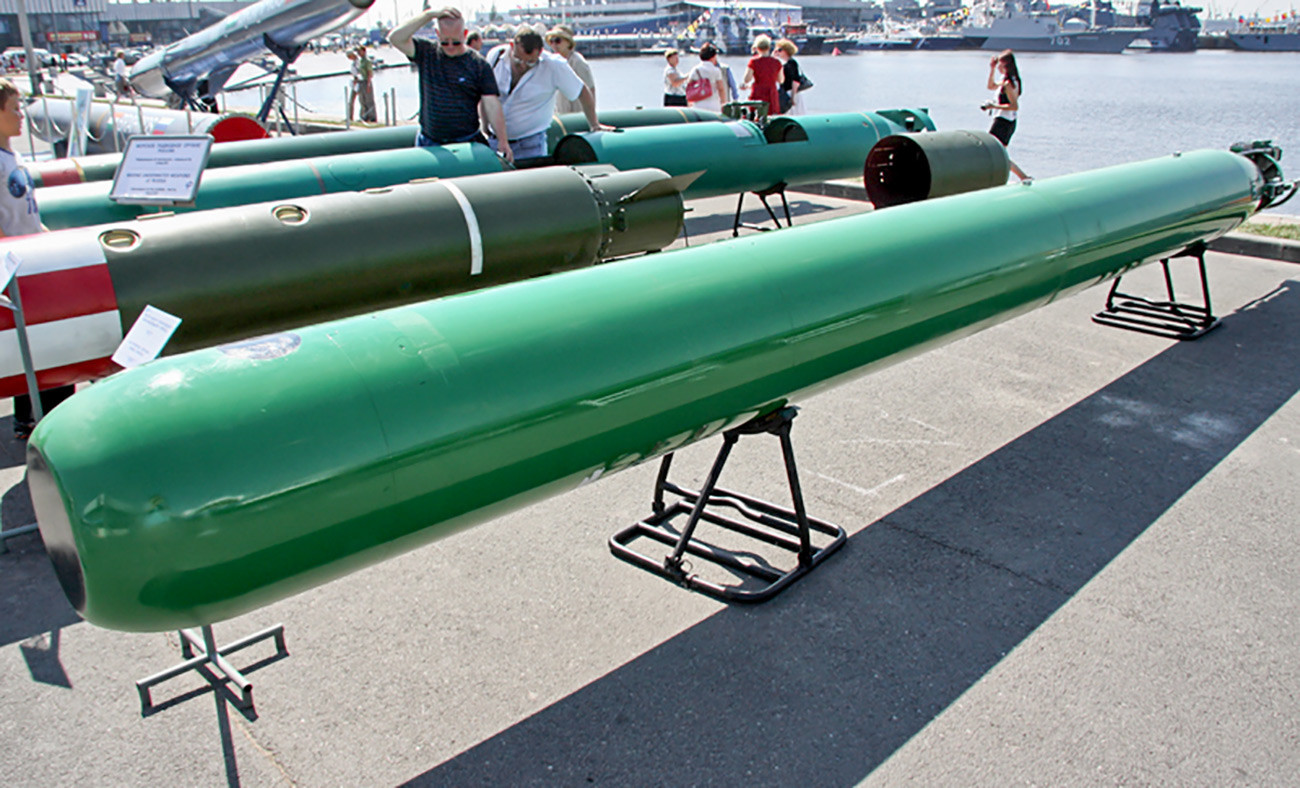 Univerzalni dubokovodni samonavođeni torpedo 