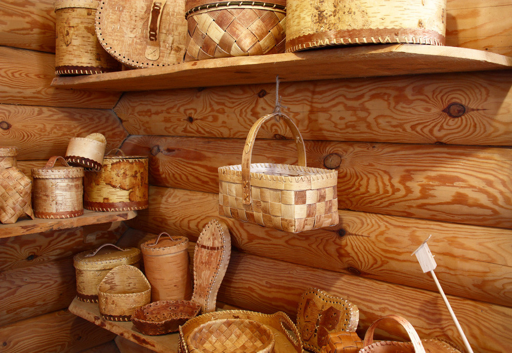 Birch bark 'beresta' handmade items 