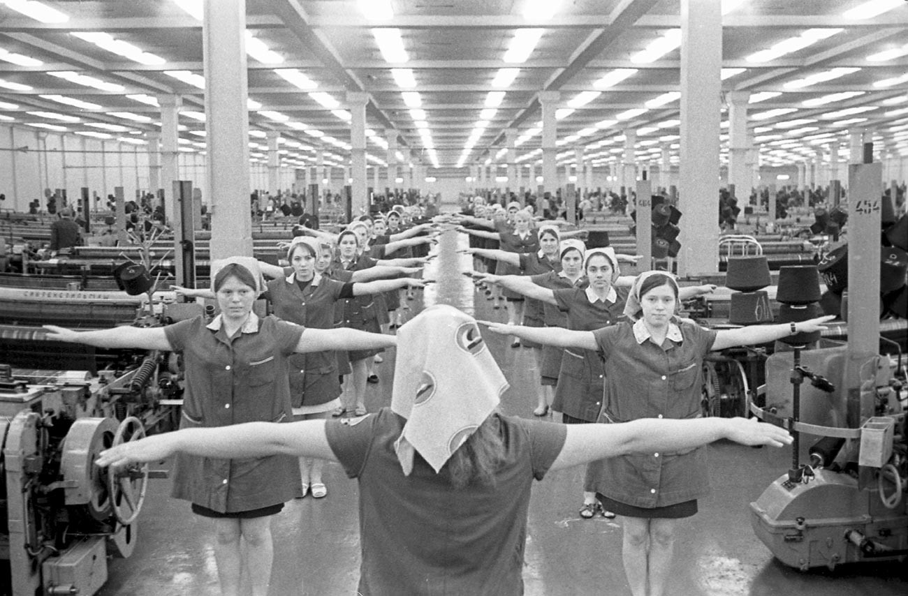 Kombinat za češljanu vunu u gradu Ivanovu. Gimnastika u tvornicama.


