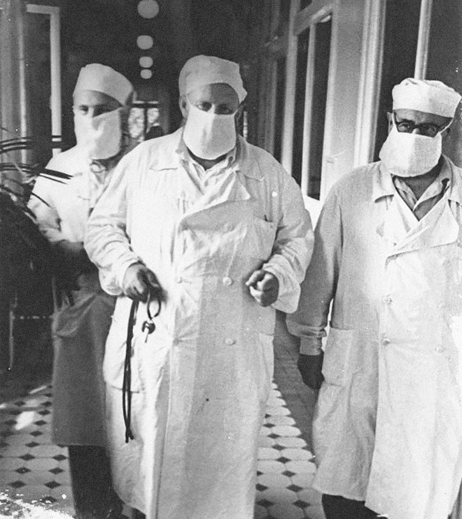 Борба против грип. Од серијата „Москва и московјаните“. Снимено во 1959 година