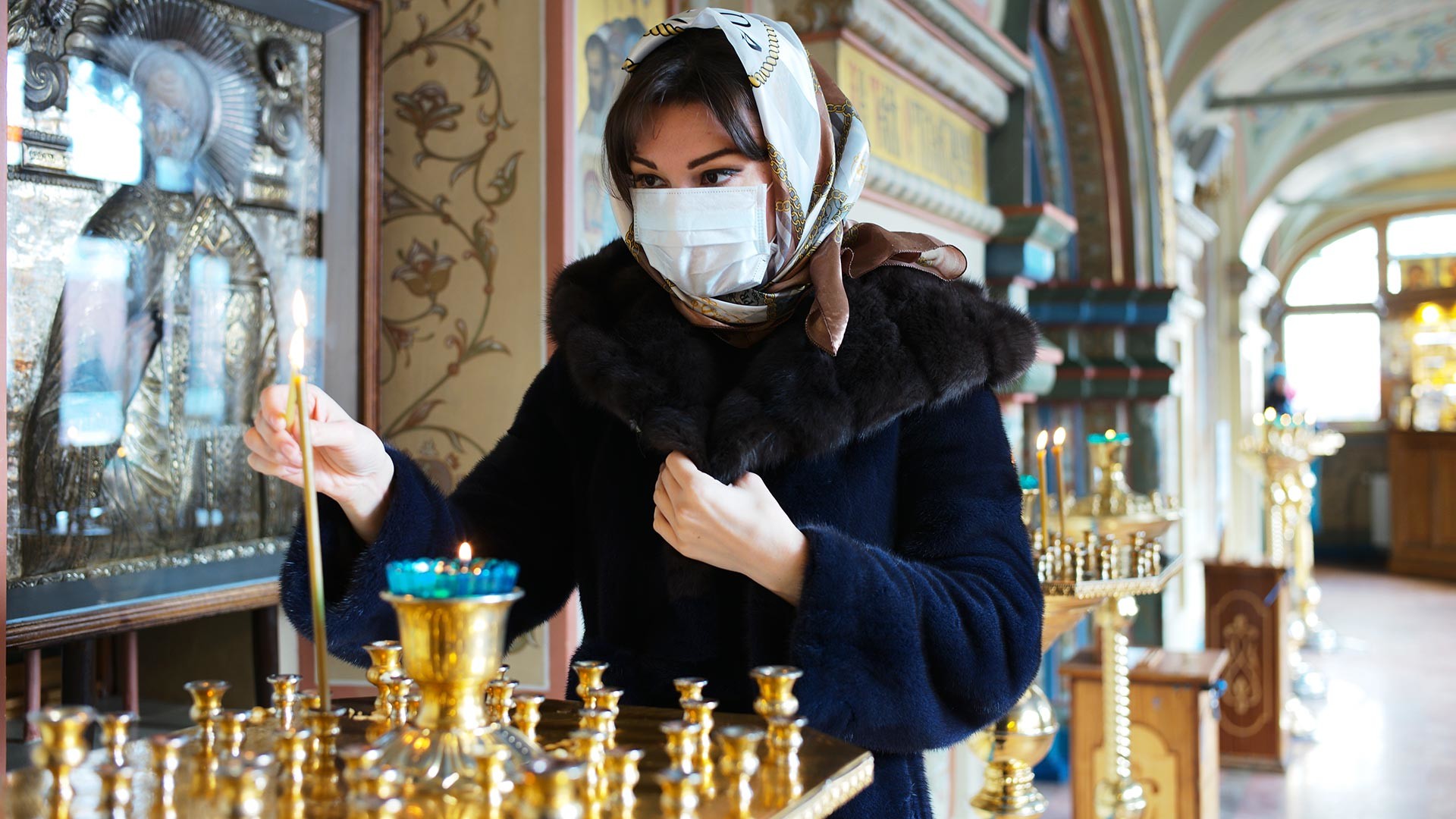 A parishioner in the Cathedral of the Kazan Icon of the mother of God on red square in Moscow
