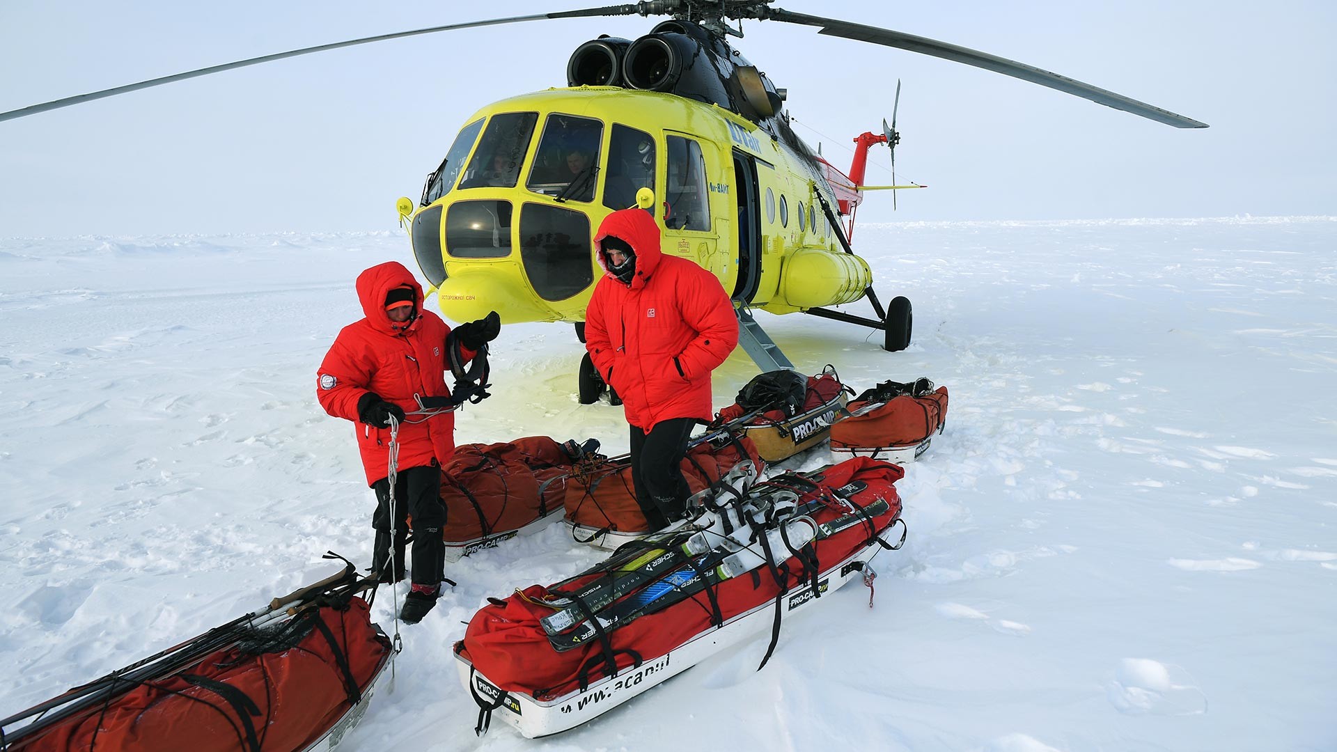 Les participants de la 10e grande expédition dans l'Arctique dirigée par l'explorateur polaire Matveï Chparo