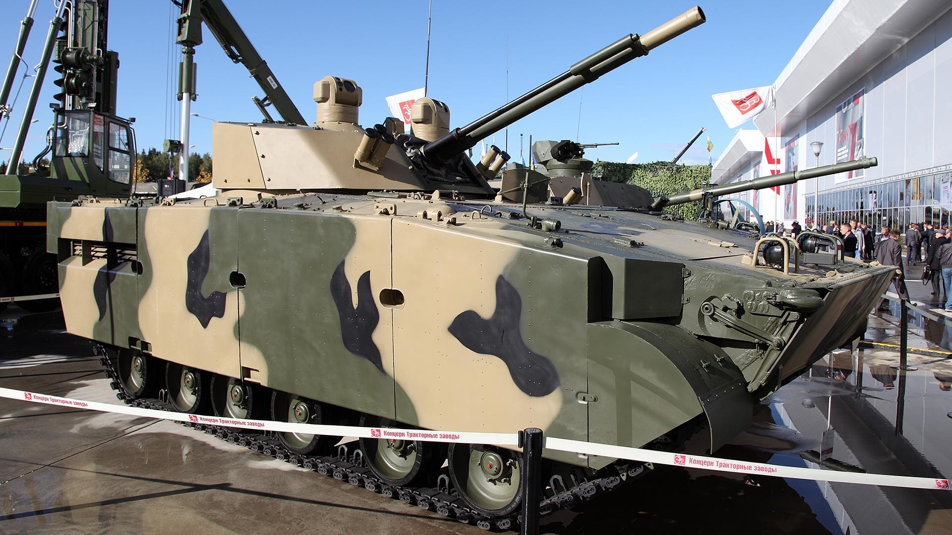 Борбеното возило на пешадијата БМП-3М „Драгун“ со борбен модел БМ 100+30.